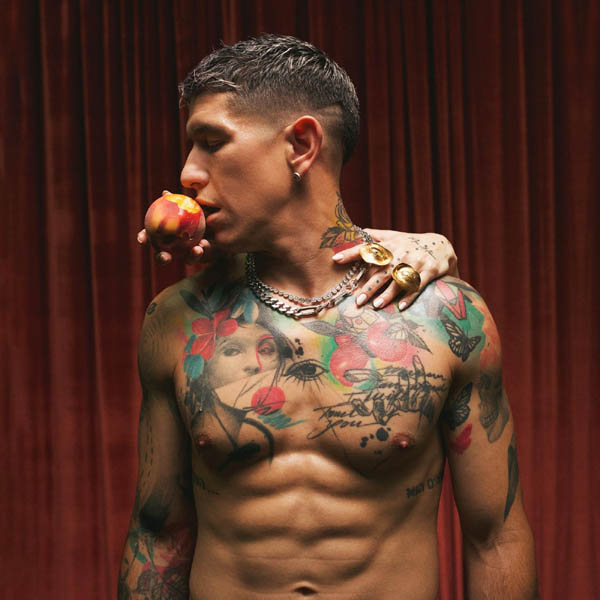 LENNY TAVÁREZ CONVIERTE LA INTIMIDAD EN PROTAGONISTA CON “JUICY”